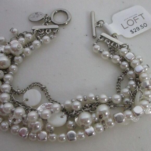 Ann Taylor LOFT Pearlized Delicate Charm white and silver Bracelet NWT 29.50 - Picture 5 of 6